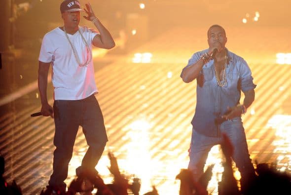 8. KANYE WEST/ JAY-Z- Esta unión de hip hoperos fue sin duda un éxito ya que la química que desbordaba de los escenarios se hacía recíproca en taquillas.