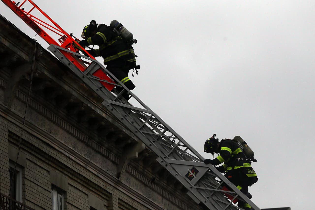 Los heridos fueron trasladados al Hospital Metodista en condición crítica, publicó ABC7.