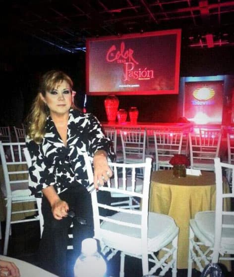 Su primer trabajo en este mundo de letras fue en 'El color de la pasión', donde fungió como apoyo literario. Este proyecto fue protagonizado por
<b><a href="http://www.univision.com/temas/esmeralda-pimentel">Esmeralda Pimentel</a></b> y
<b><a href="http://www.univision.com/temas/erick-elias">Erick Elías</a></b> en el 2014.