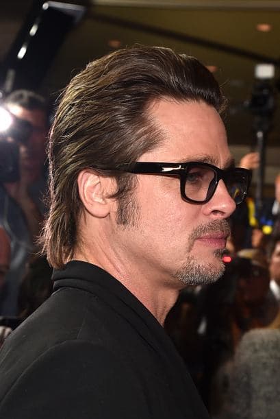 El sexy de Brad Pitt prefiere la barba de candado y dejar sus patillas más largas hasta la altura de sus orejas. Su querida Angelina lo ha de asesorar todos los días frente al espejo.