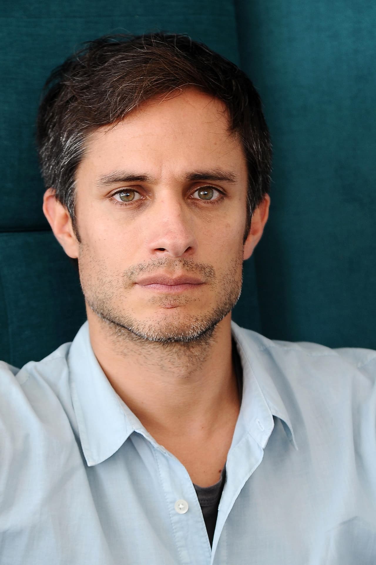 Y con ello, te traemos esta sesión de fotos con el actor mexicano.