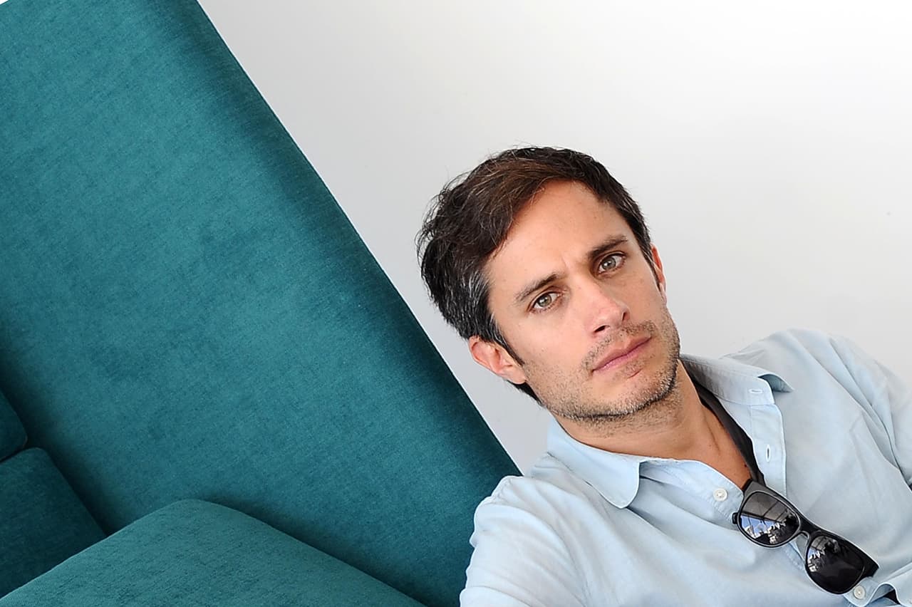 En ella interpreta a un inspector de policía chileno a finales de los 40.