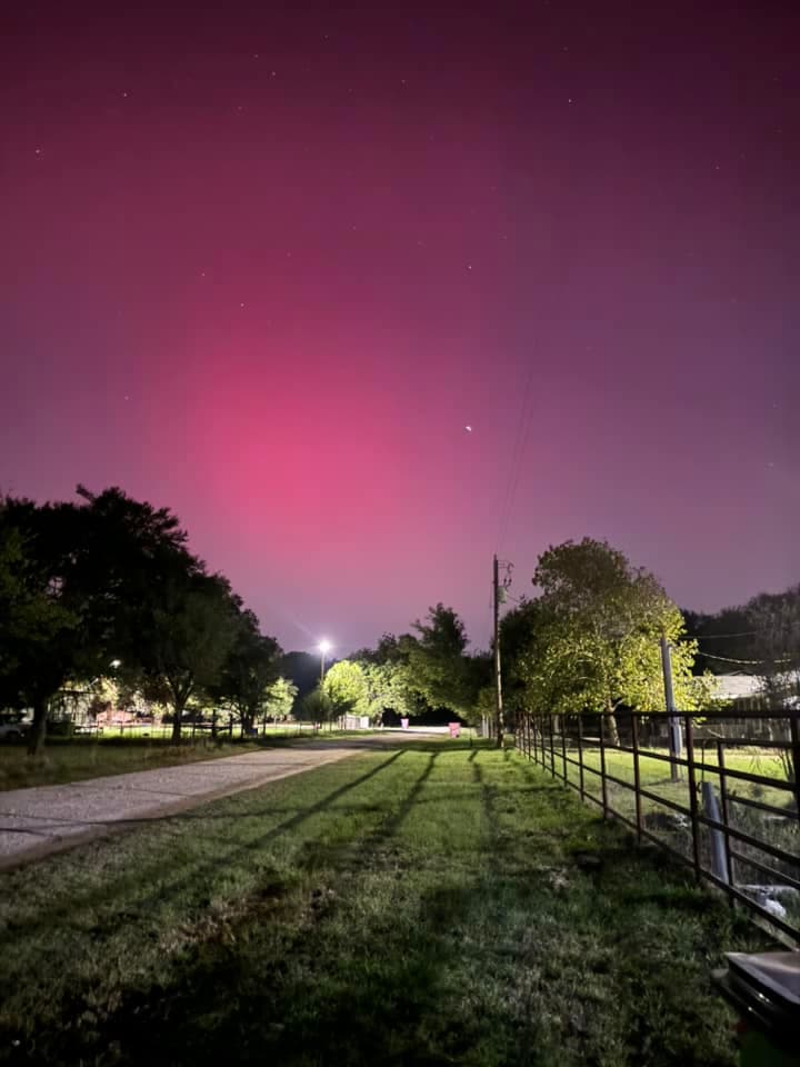 Un bello paisaje en tonos rosados fue captado por Carmen Valles en Quiltan, en el condado de Hunt.