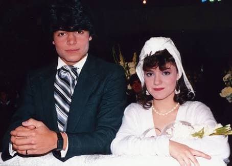 Chayanne, además de su carrera musical, ha participado en algunas telenovelas. La primera en la que apareció fue en 'Pobre Juventud' (1986) donde su pareja romántica fue Lolita Cortés.