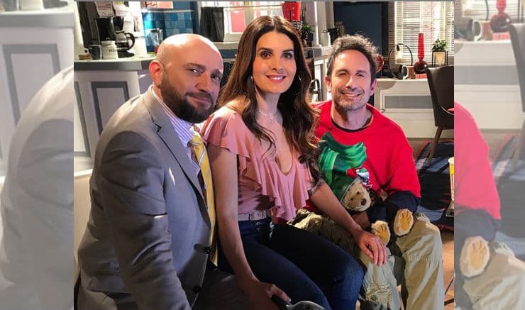 Diviértete con
<b>Vecinos ahora de lunes a viernes a partir de las 7pm/6c por Galavisión</b>. ¡Te esperamos!