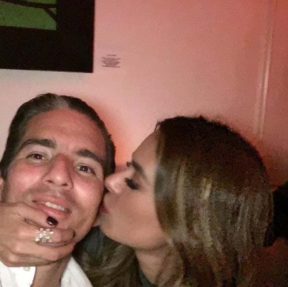 Fernando y Galilea derraman miel.