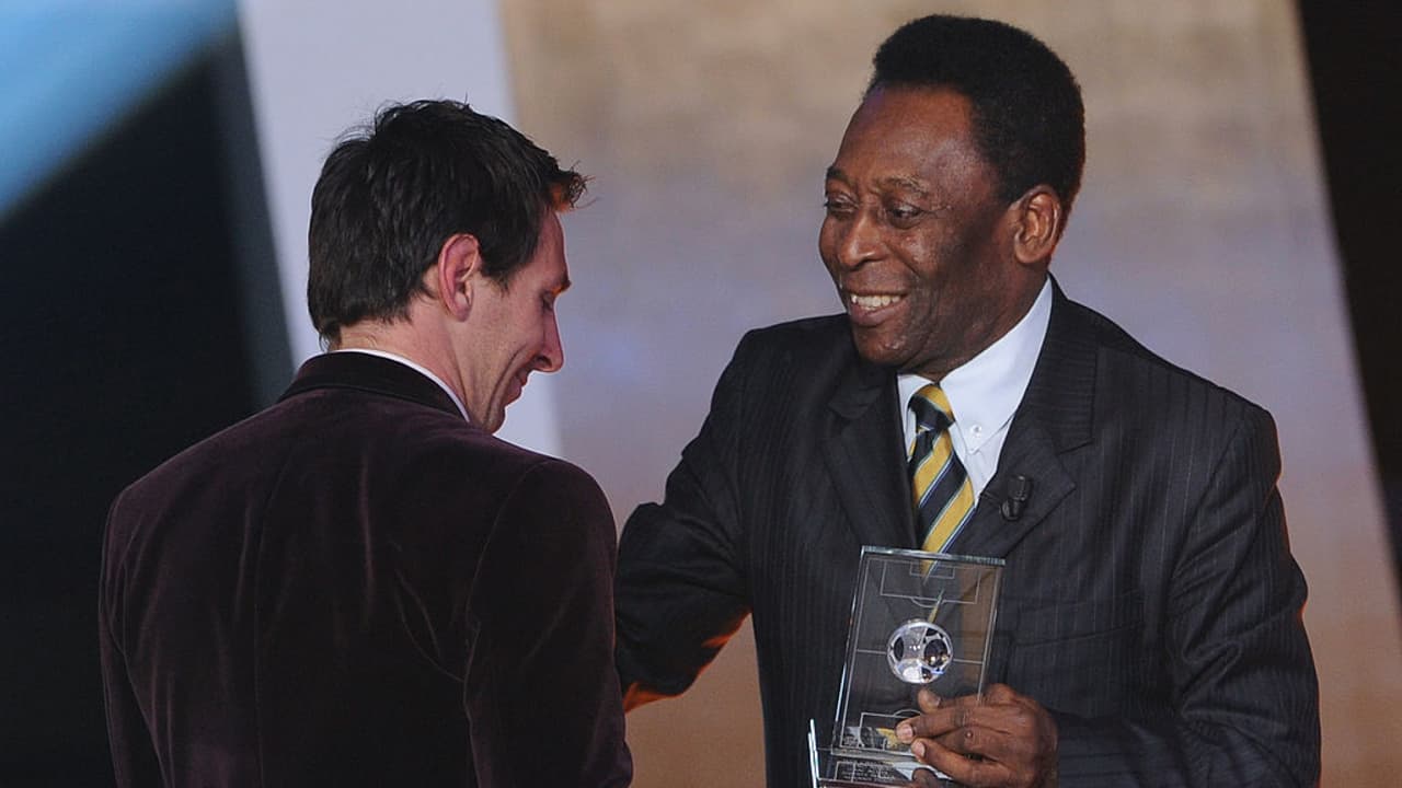 Pelé felicita a Messi y le pide que siga “haciendo sonreír al futbol”