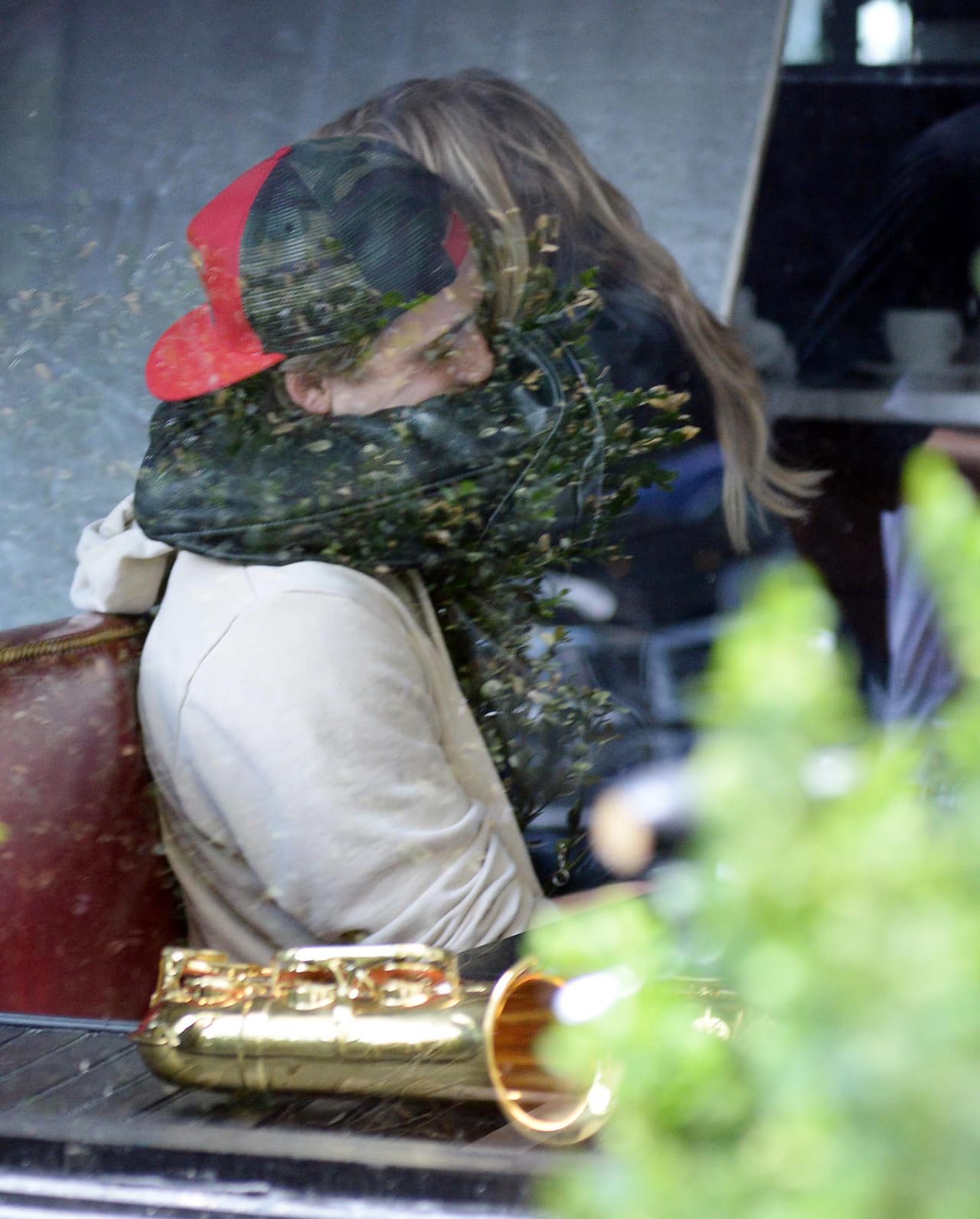 No se soltaron ni un instante.