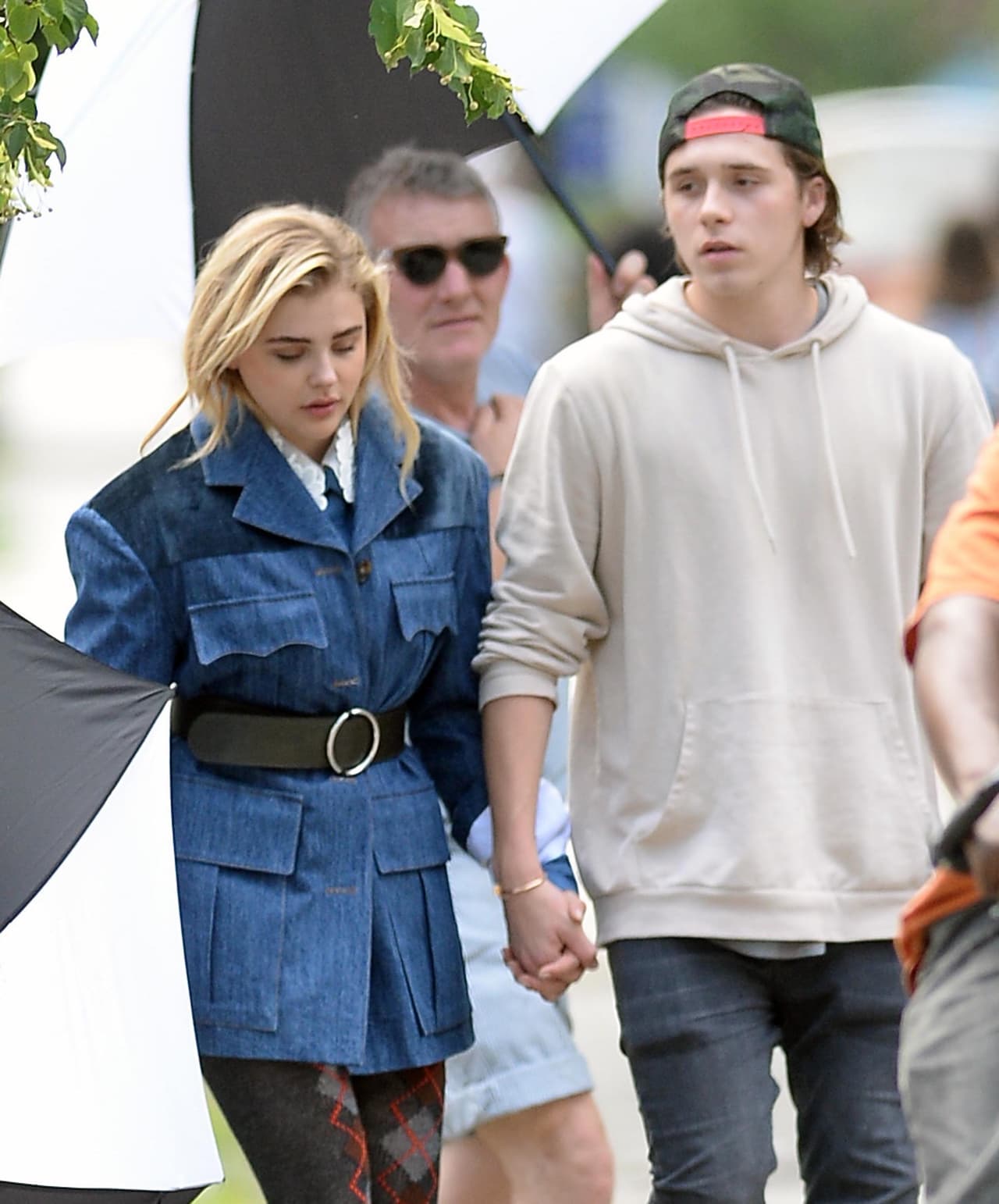 Los dos aprovecharon un descanso para irse a romancear.