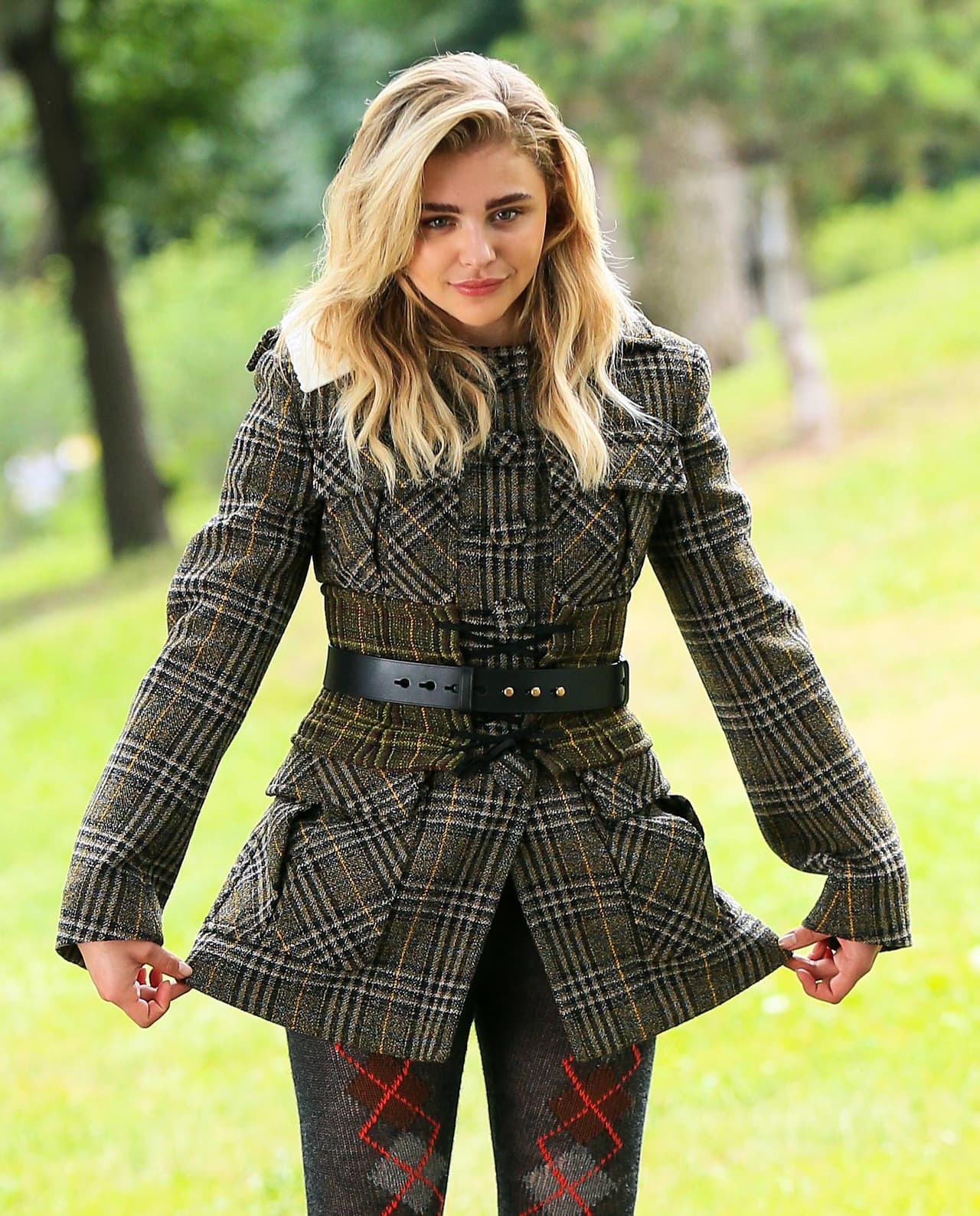 Jugaba con los modelitos que le dieron.