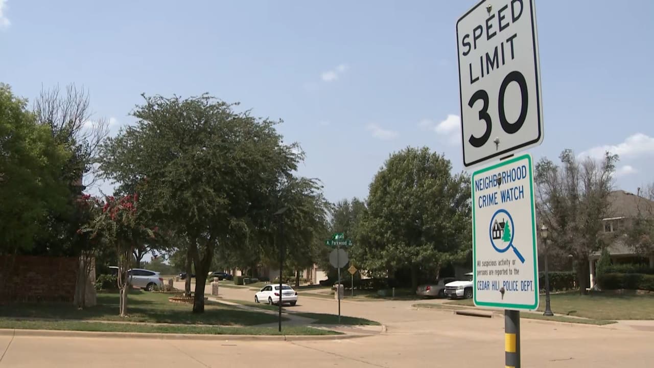 Encuentran a una mujer muerta en una casa en Cedar Hill y arrestan a un familiar  