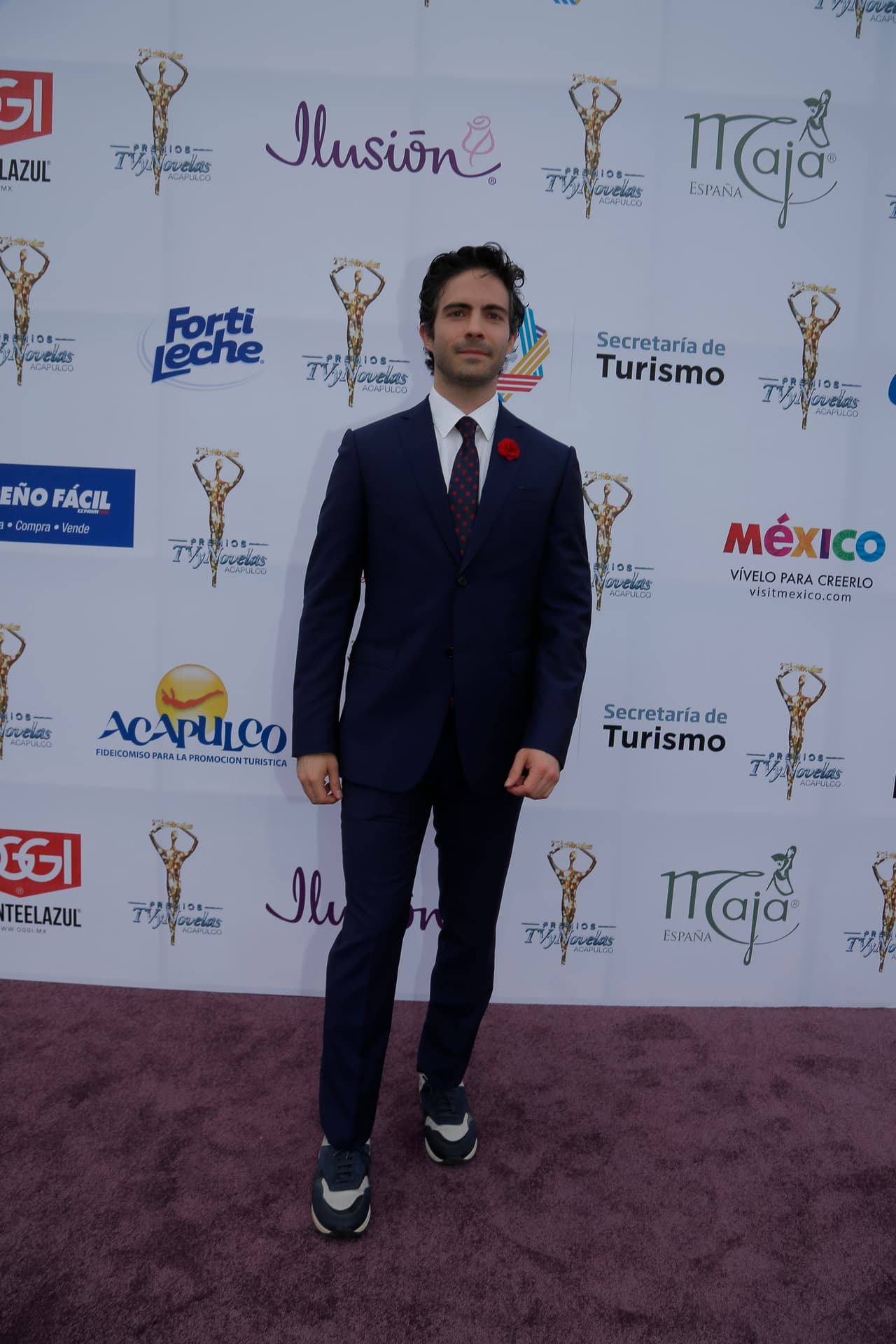 La galanura de Osvaldo Benavides dejó a todas sus fans con la boca abierta.