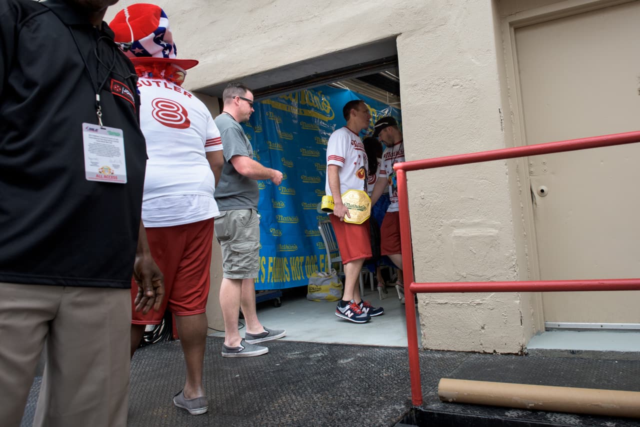 Por su parte, el ocho veces ganador dijo: "Fue un mal día. Los perros calientes no bajaban, él fue más rápido", señaló.