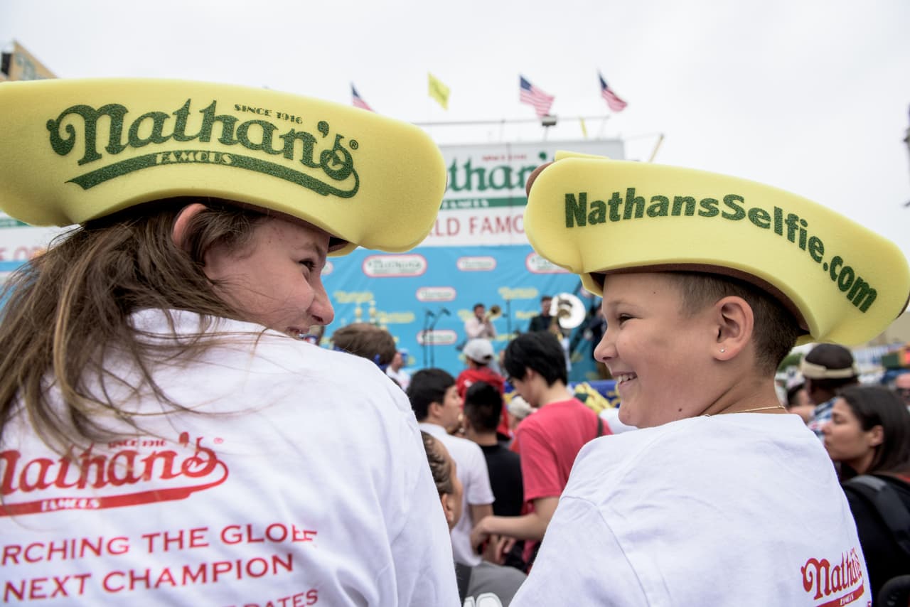 Joey sólo logró ingerir 60 hot dogs, dos menos que el nuevo triunfador.