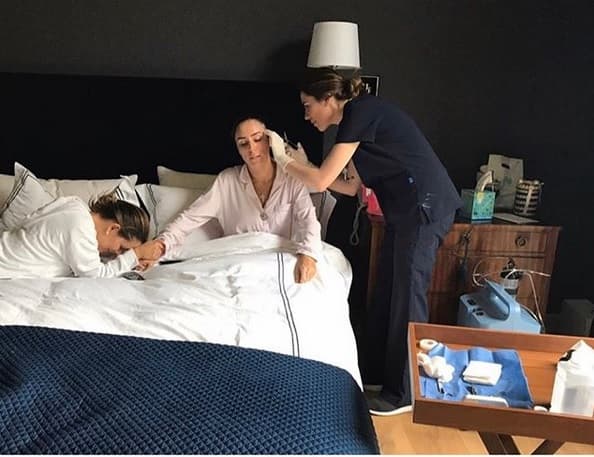 "¡Les presumo que hasta 
<b><a href="https://variety.com/2016/film/news/brad-pitt-immigrant-doctor-movie-dr-q-1201719590/" target="_blank">Brad Pitt</a></b> le está haciendo una película sobre su vida! Le han hecho documentales, reportajes y le han dado reconocimientos por todo el mundo […] ¿Saben 
<b>cuántas vidas ha salvado</b>?"
<br>