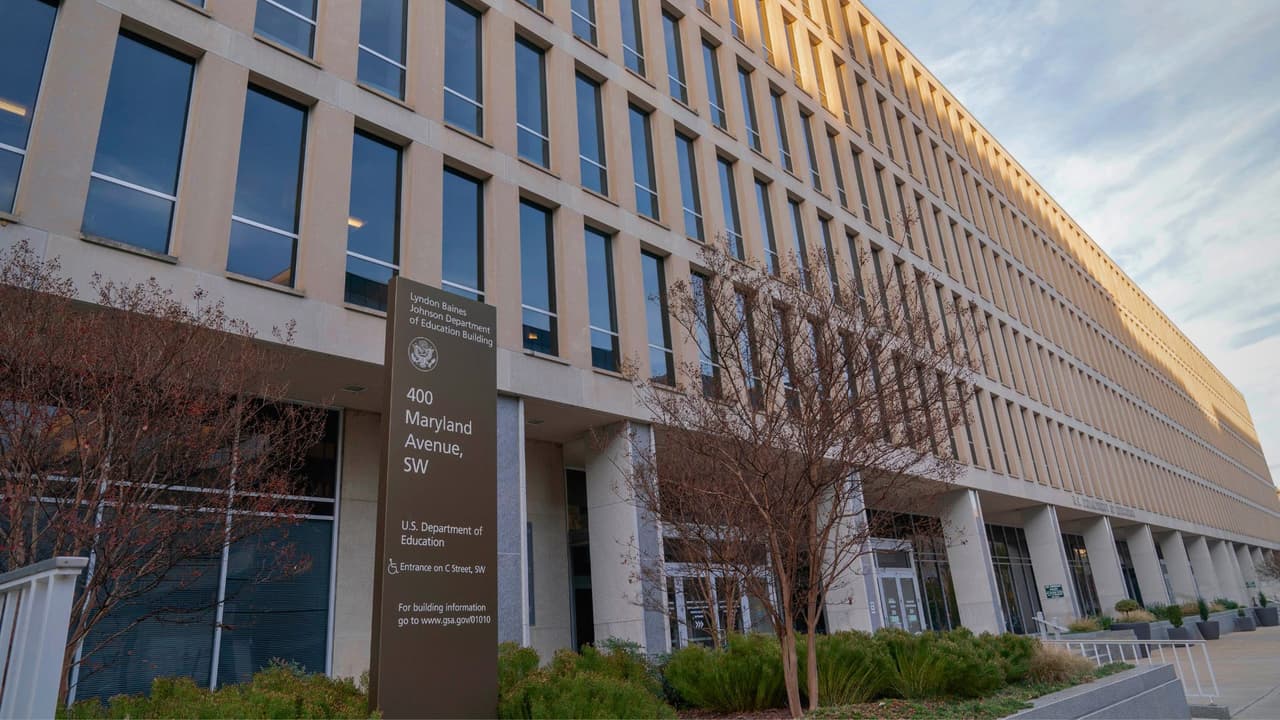 Donald Trump firma una orden ejecutiva para desmantelar parte del Departamento de Educación: ¿Qué podría significar para Dallas y Fort Worth?