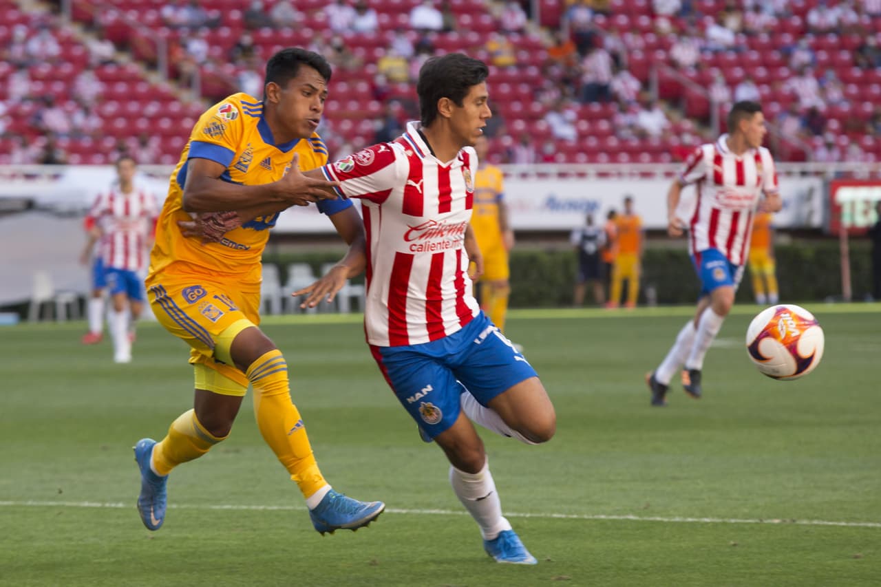Las Chivas no logran hacer pesar la localía y terminan empatando sin goles en el Estadio Akron.