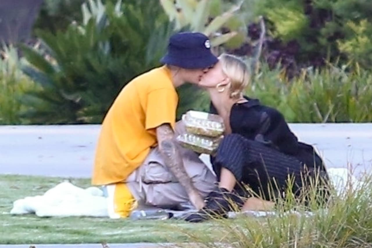 Los recién casados también salieron a pasear la tarde del jueves 3 de octubre. Según relata People, disfrutaron de un pícnic y paseo por Coldwater Park en Beverly Hills.