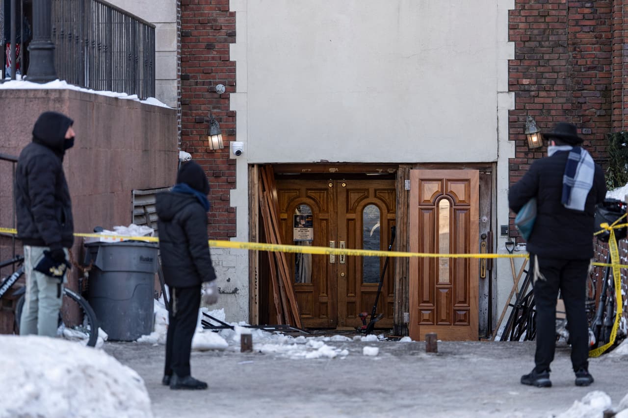 Hombre que estrelló su coche contra la sinagoga de Chabad Lubavitch en Nueva York se declara culpable