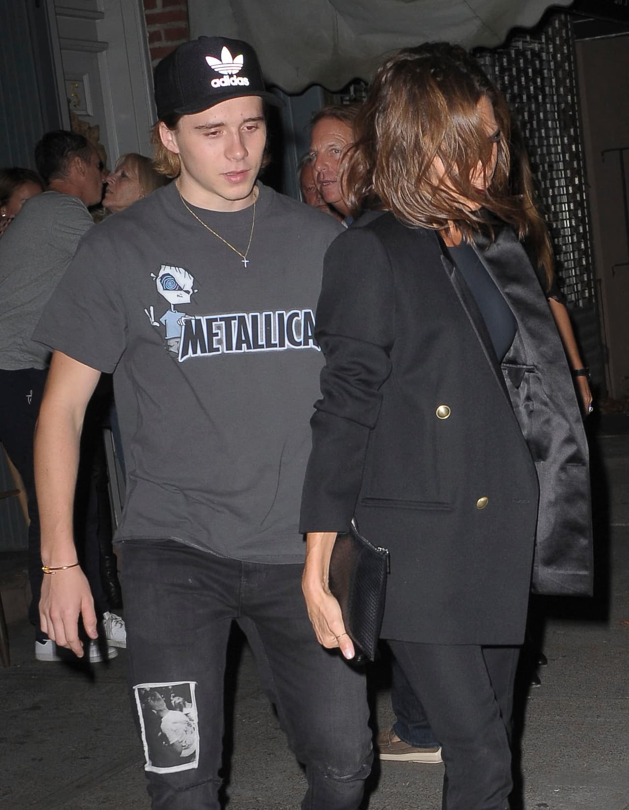 Después de su exitoso show de moda, Victoria salió a festejar con su familia.