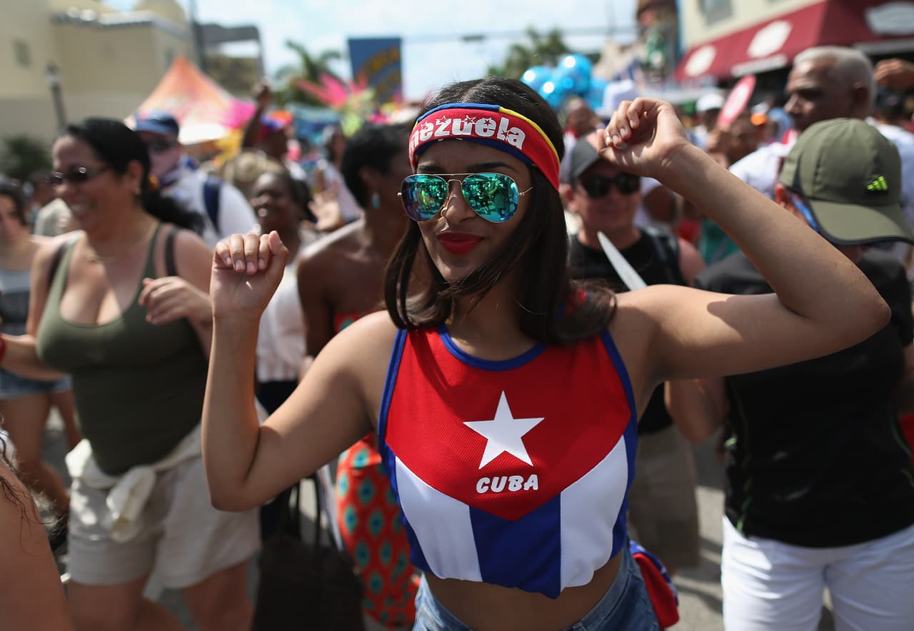 <b>Rodríguez en Florida.</b> En este estado el 24.9% de la población es hispana (según un estudio del 
<a href="http://cervantesobservatorio.fas.harvard.edu/sites/default/files/mapa_hispano_2017sp.pdf#:~:text=Los%20hispanos%20son%20el%20grupo,9%20de%20la%20poblaci%C3%B3n%20general.&text=Los%20cinco%20estados%20con%20la,(2%2C2%20millones)."><u>Observatorio Cervantes</u></a> de 2016). Rodríguez ocupa el 4 lugar de popularidad en el estado, siguiendo a Johnson, Williams y Smith (el apellido más común en Estados Unidos y el primero en 41 estados). Según el censo de 2010, este apellido es el segundo más común entre los hispanos (1,094,924 personas). 
<br>