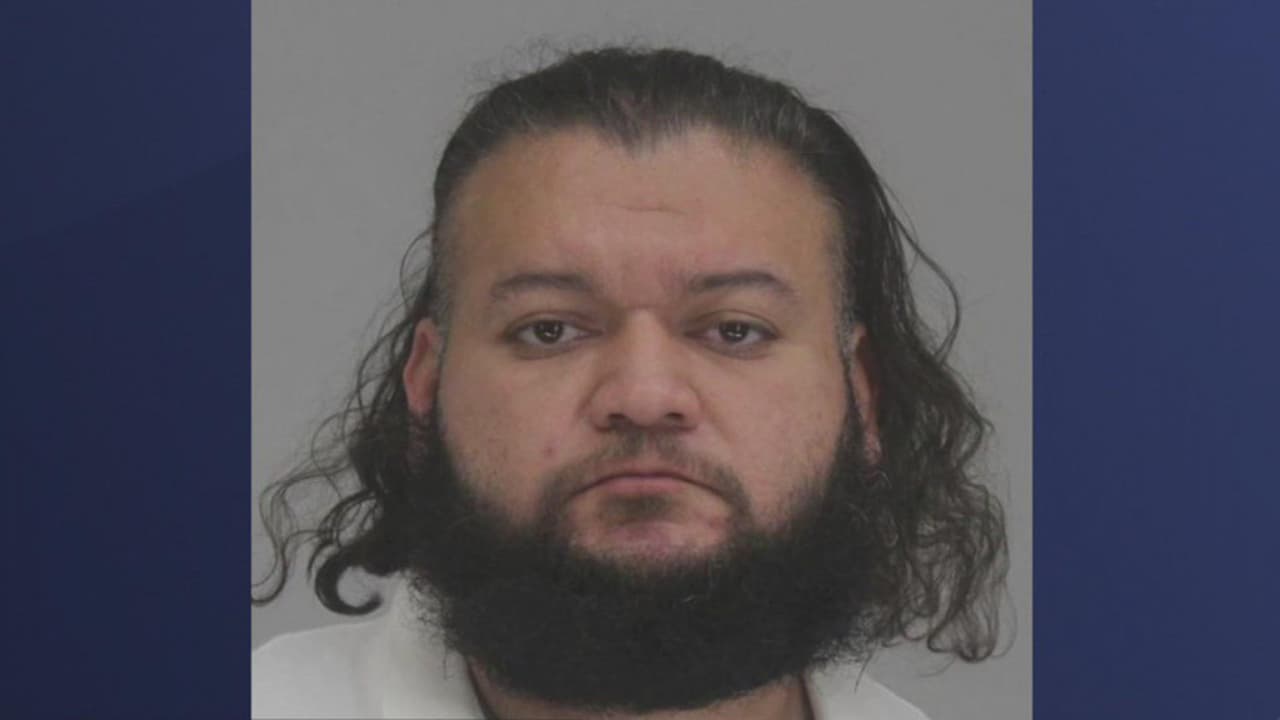 Un hombre identificado como 
<b>Jesús Espinoza</b> enfrenta cargos por homicidio involuntario, bajo intoxicación. La tragedia, ocurrida durante la noche del sábado 16 de julio, dejó como saldo una mujer muerta y dos heridos.