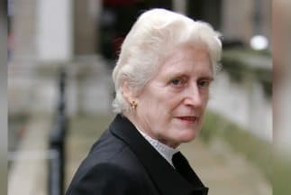 La exjueza británica Elizabeth Butler-Sloss rechazara dirigir la investigación debido a una serie de conflictos de intereses.