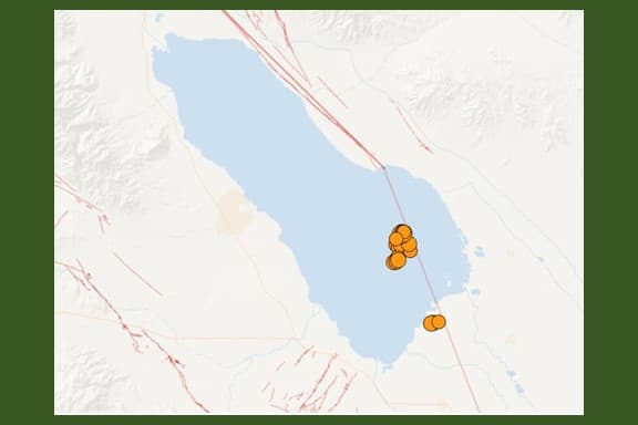 La serie de terremotos del lunes sucedieron en la región de Salton Sea, un enorme lago salino y poco profundo que se ubica directamente en la falla de San Andrés en los valles Imperial y Coachella, en California. El mayor sismo fue de 4.6