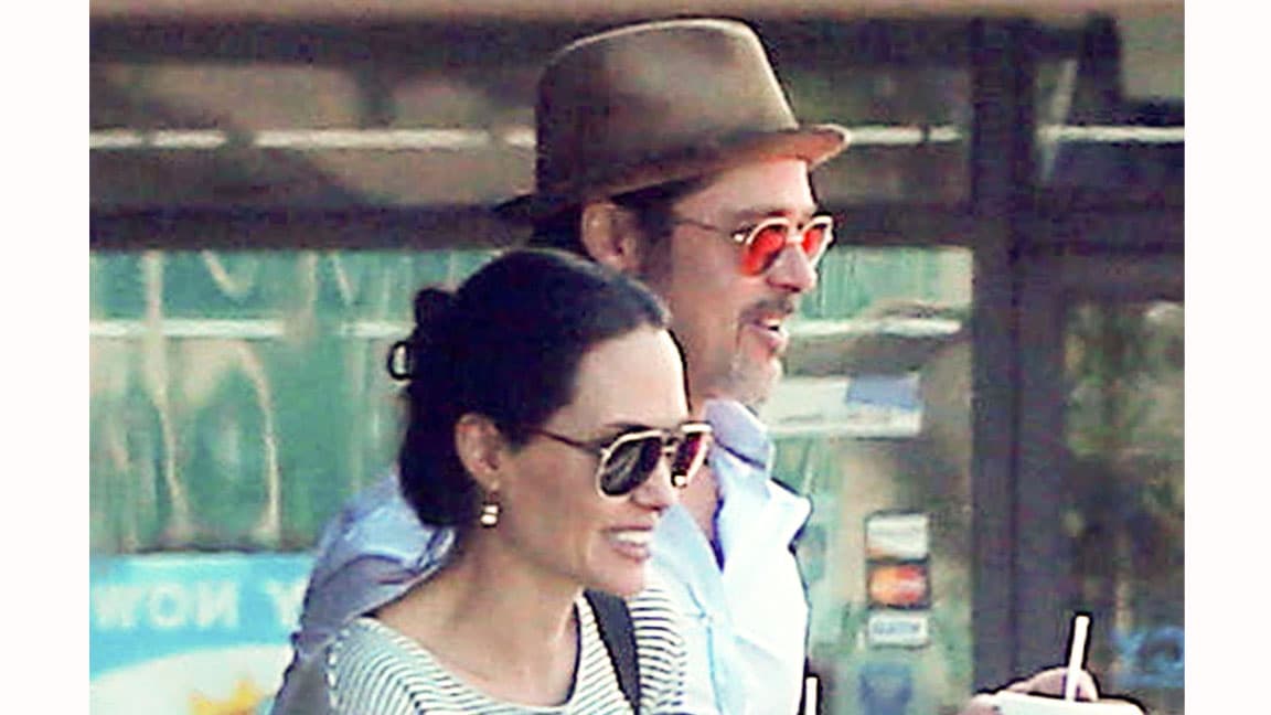 Aunque en días pasados rumores de divorcio rodearon a la famosa pareja de Hollywood los paparazzi los encontraron así de sonrientes.