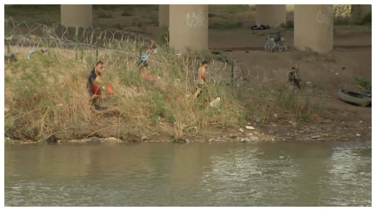 Migrantes cubanos siguen cruzando el río Bravo mientras policía mexicana intenta impedirlo