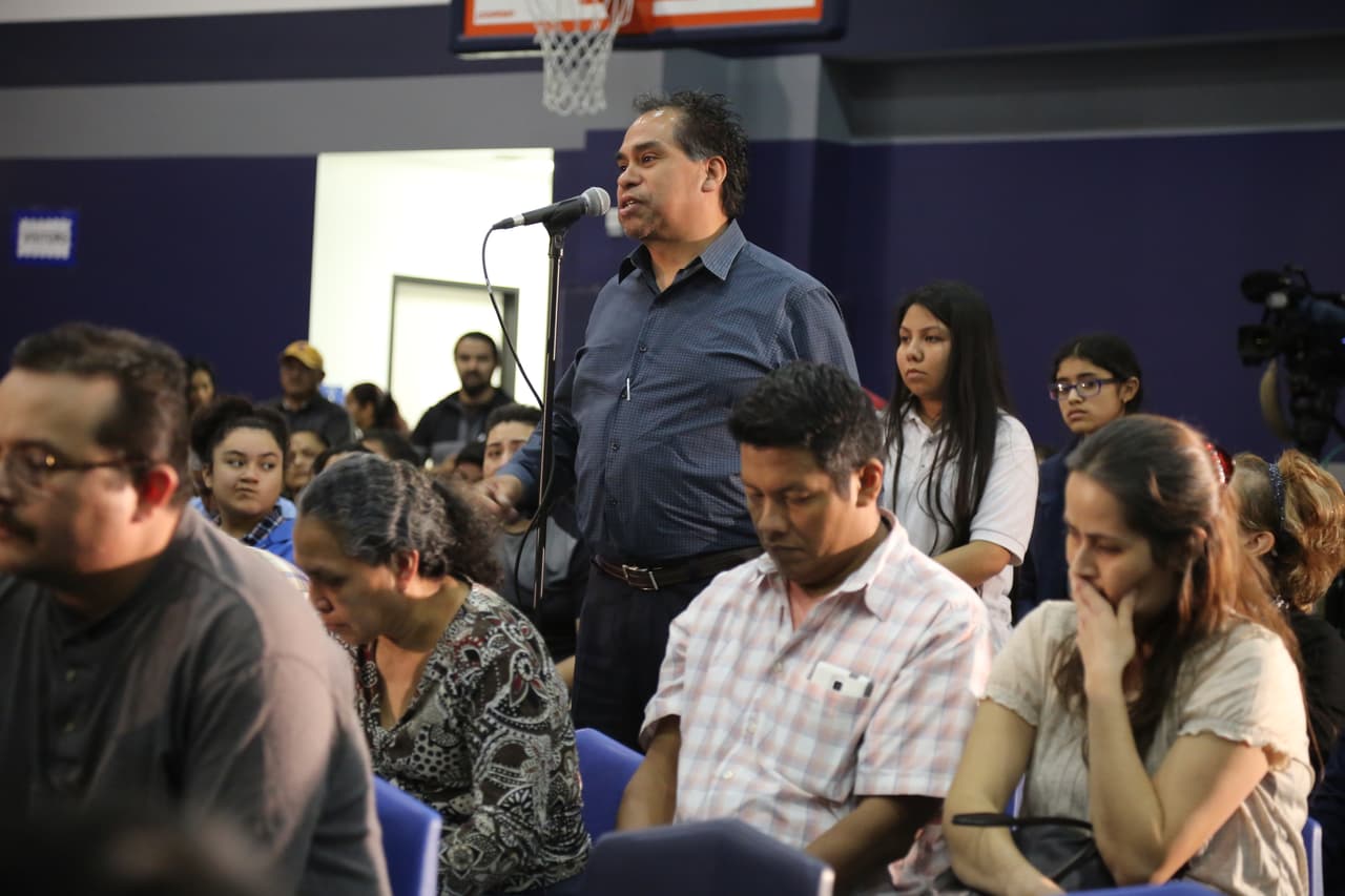 Este hombre dijo haber vivido durante más de dos décadas en Houston, como muchos inmigrantes lo hacen, 'sin papeles'. Pero manifestó estar complacido de que por primera vez, en tantos años, la ciudad tenga tantos hispanos en cargos públicos.