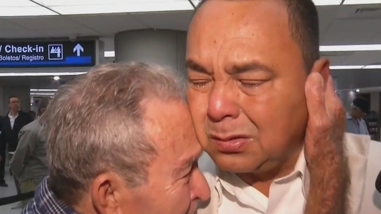 EEUU deporta a los primeros cubanos tras el fin de la política 'pies secos, pies mojados'