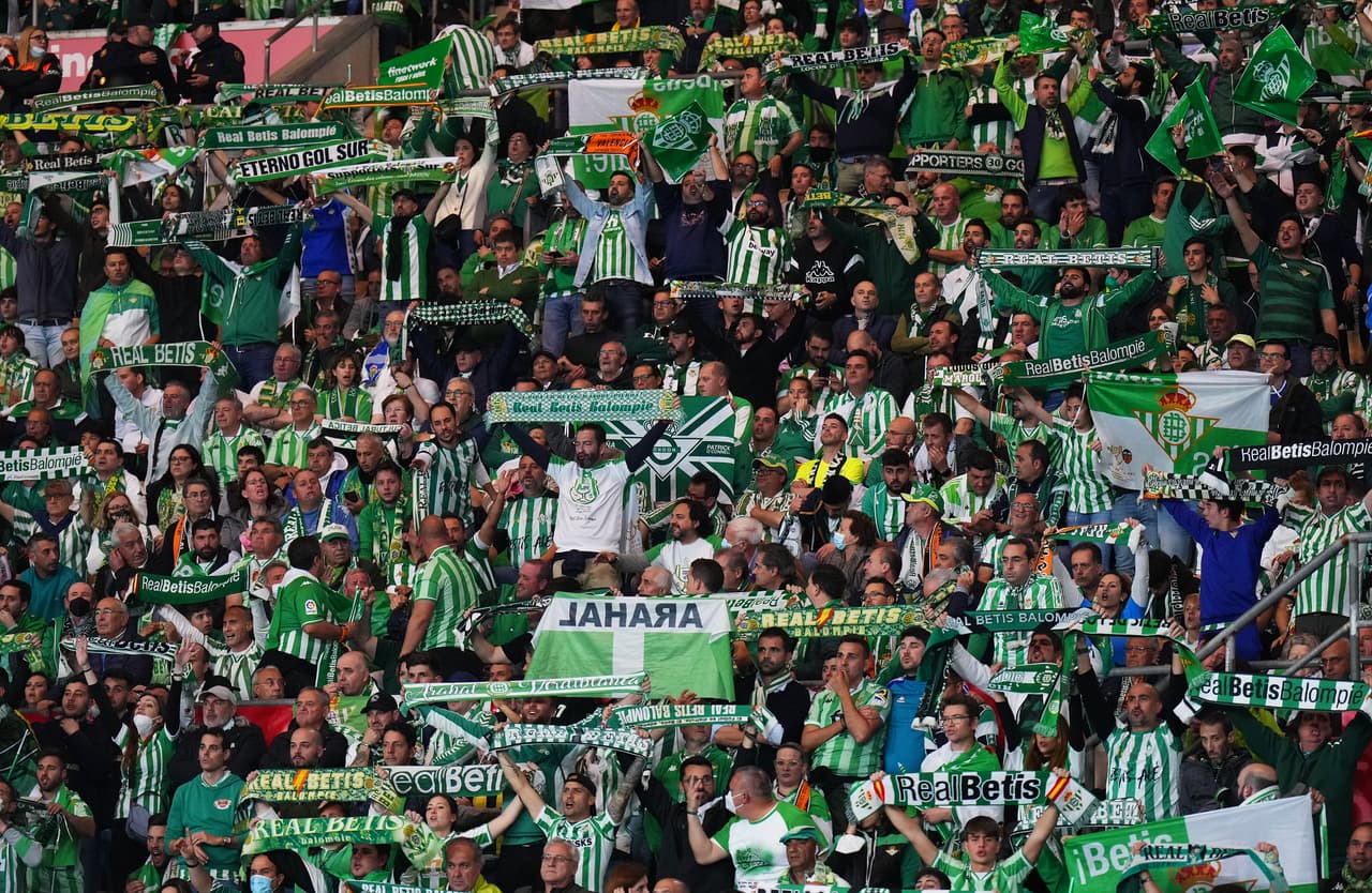 Hubo mucha afición bética en las gradas.