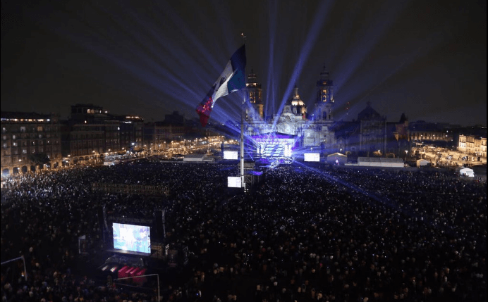 Más de 40 mil personas en el Zócalo