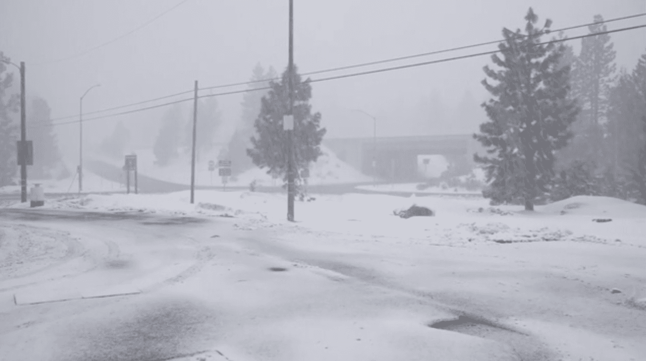 Las vías de la autopista I5 no son laa únicaa afectada por la nieve. Las vías en las autopistas 14, 18. 33, 154, 138, 330, 166 hasta Soledad Canyon y la 166 en Valle de Cuyama tambien están cubiertas de nieve.