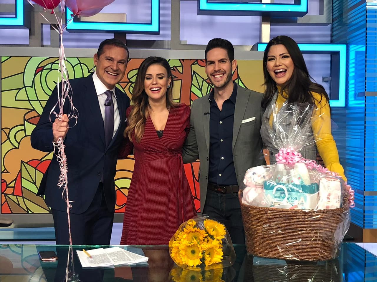 Carolina no podía sentirse más consentida, en Despierta América recibió los primeros regalos para su bebita.