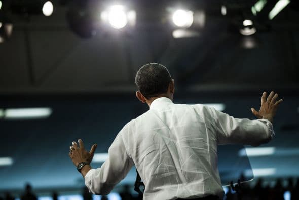 "Les pregunto: ¿cuál es la mejor forma de fortalecer a nuestra economía? ¿Dar $150 mil más en exenciones fiscales a cada millonario y multimillonario? ¿O invertir en la educación, investigación, salud y en nuestros veteranos de guerra?", agregó Obama en un discurso en la universidad de la ciudad de Boca Raton, del cual la Casa Blanca difundió extractos a media jornada.