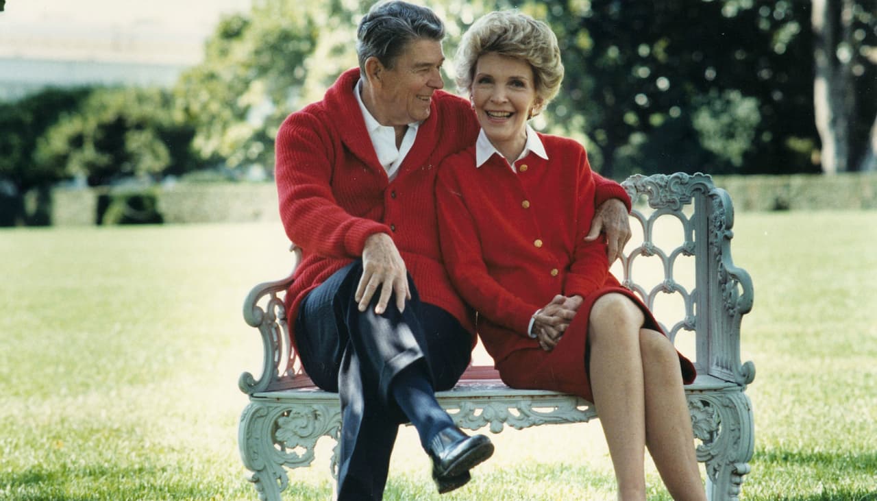 El ex Presidente de Estados Unidos Ronald Reagan y la ex Primera Dama felices.
