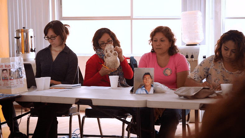 A los integrantes de la brigada los capacitan expertos en todas las áreas, desde cómo reconocer y ubicar el posible sitio de una fosa clandestina hasta cómo poner en marcha un plan de rescate de alguien en cautiverio