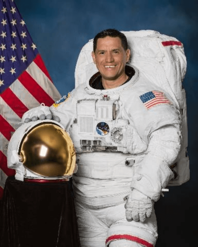 La NASA anunció al astronauta hispano, Frank Rubio, como miembro de la tripulación de la misión Artemis III, programada para finales de 2027.