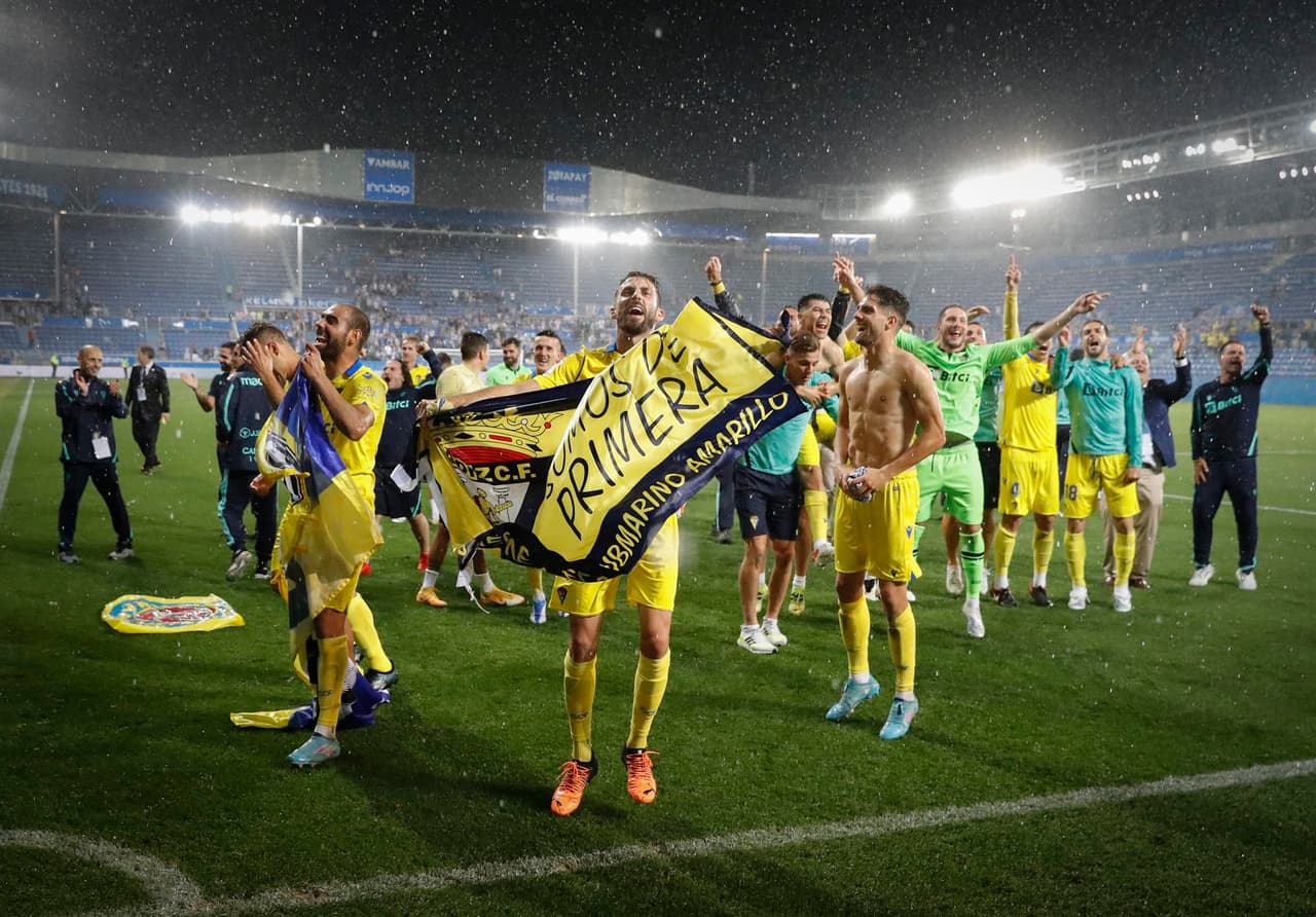 Mallorca derrotó 0-2 a Osasuna y Cádiz 0-1 al Alavés, ambos de visitantes para que evitaran el descenso; Granada pierde la categoría en España con un penal fallado.
