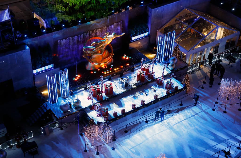 Los boletos comienzan en $21 por persona con precios de descuento disponibles para grupos de 10 o más. Y a partir de enero, los residentes de la ciudad de Nueva York pueden obtener acceso con descuento a sesiones de patinaje ilimitadas a partir de $65. La pista estará abierta hasta marzo de 2023.
<br>
<br>