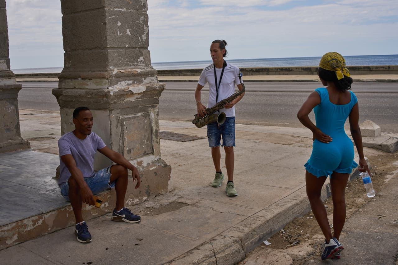 El presidente Miguel Díaz-Canel declaró el viernes que la isla no había recibido cargamentos de petróleo en tres meses.