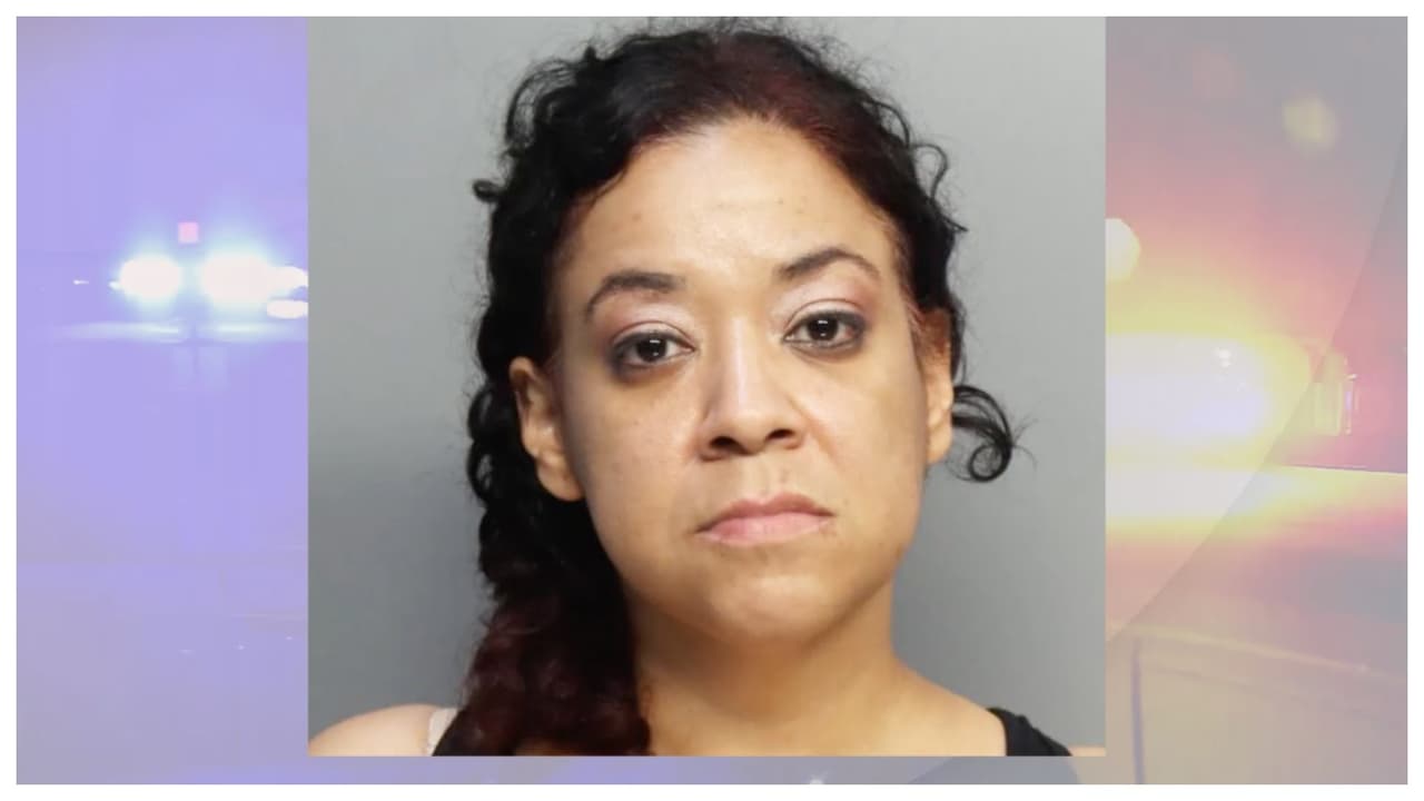 Mujer de Hialeah es acusada de abusar junto con su novio de su madre anciana