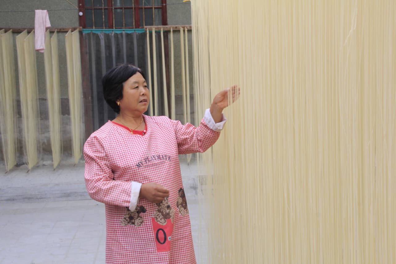 Sin duda hacer estos fideos es todo un reto, y seguro podríamos hacer un espagueti gigante. ¿Qué te parece?