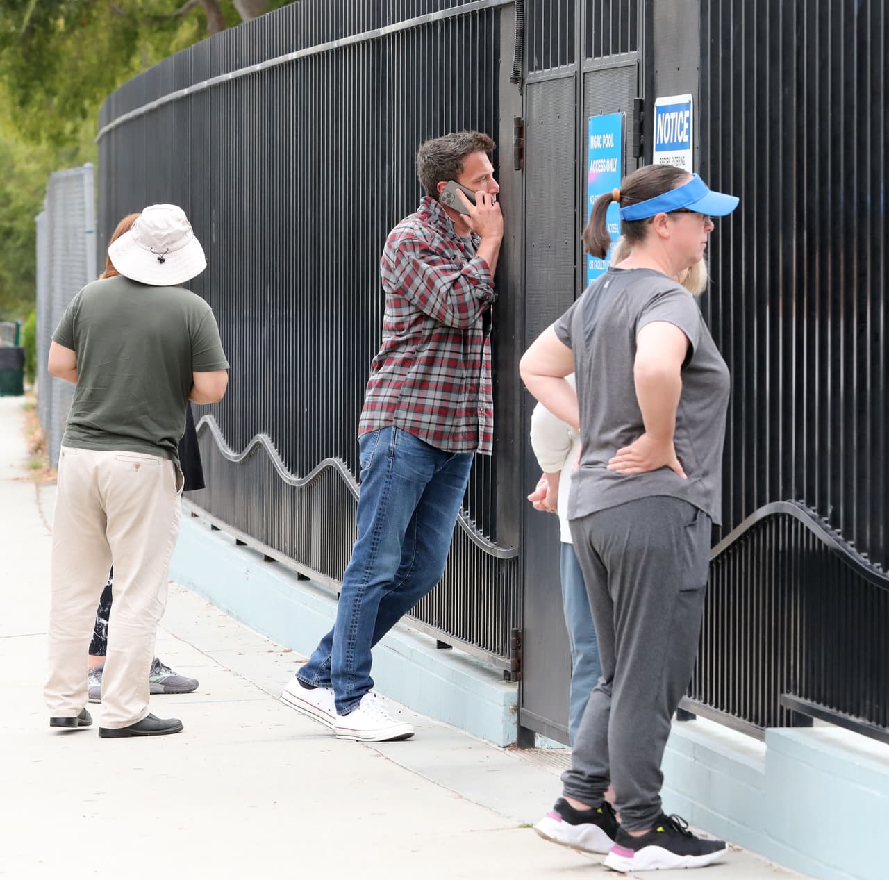 El esposo de Jennifer López habría vuelto al trabajo. Hace apenas unos días 
<b><a href="https://www.univision.com/famosos/ben-affleck-no-volvera-a-interpretar-a-batman-explico-sus-motivos" target="_blank">trascendió que volverá a ser Batman</a></b> en la cinta ‘Aquaman and the lost kingdom’.
<br>