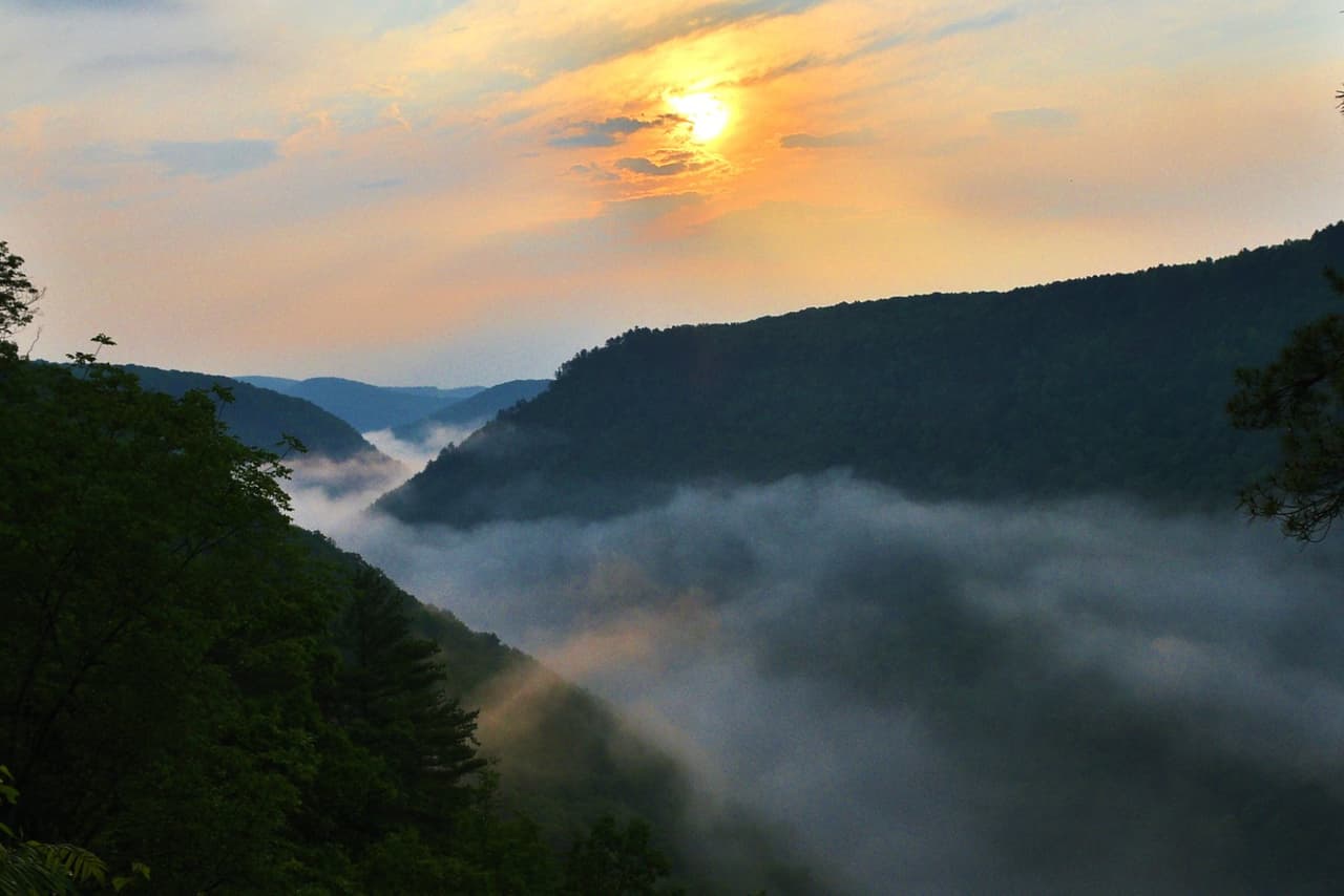 Más sobre Pine Creek Gorge,
<a href="https://www.visitpa.com/region/pennsylvania-wilds/pine-creek-gorge"><b>aquí</b></a>.