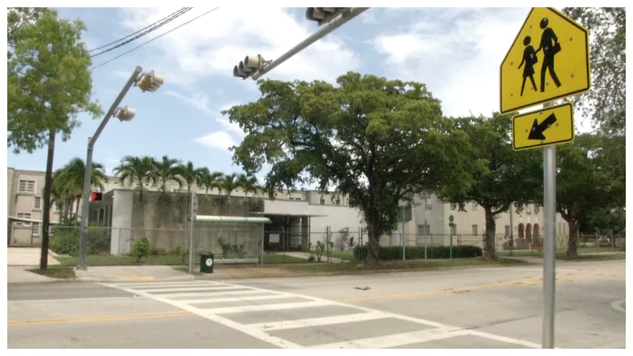 Niño de 12 años es arrestado por amenazar con disparar a sus compañeros en una escuela de Miami