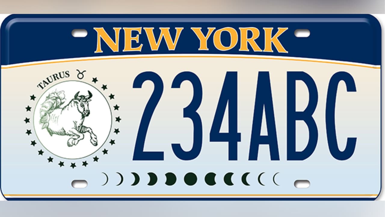 Cada juego de láminas 
<b>muestra uno de los 12 signos del zodiaco</b> en diseños que muestran las formas características asociadas a cada uno de ellos.
