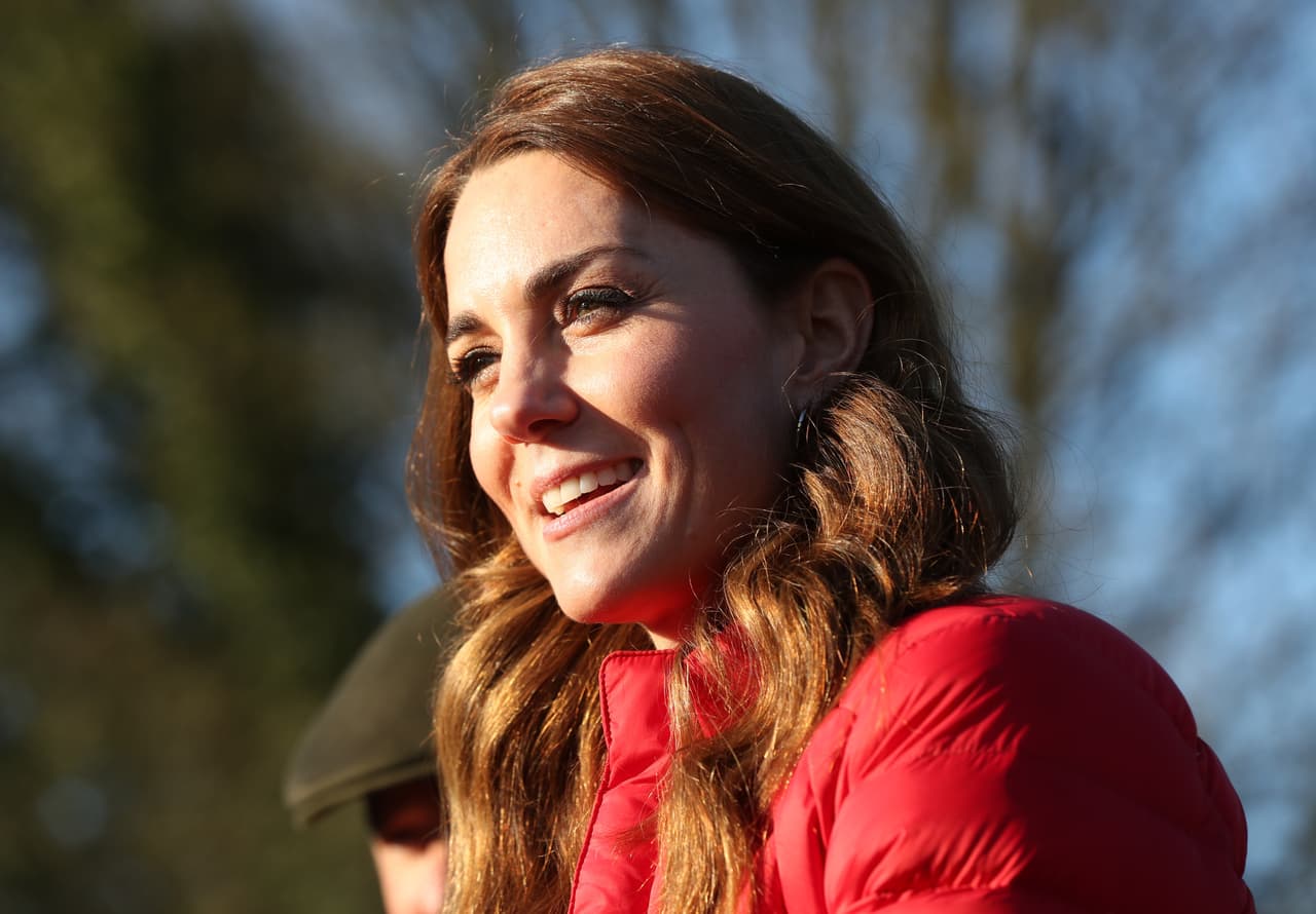 "Pero también subrayó la consternación del palacio ante lo que considera un 
<b><a href="https://www.univision.com/famosos/kate-middleton-y-el-principe-william-cumplen-9-anos-de-casados-esta-es-su-historia-de-amor-y-la-de-su-rompimiento-fotos" target="_blank">examen injusto de la vida de la pareja</a> </b>y sus motivos", opinó el columnista.
<br>
